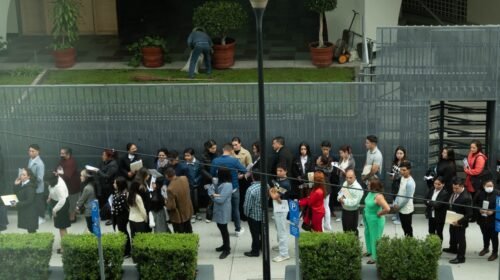 CIUDAD DE MÉXICO, 04DICIEMBRE2023- Capitalinos realizan largas filas para tramitar la Visa afuera de la Embajada de Estados Unidos.
FOTO: GRACIELA LÓPEZ /CUARTOSCURO.COM