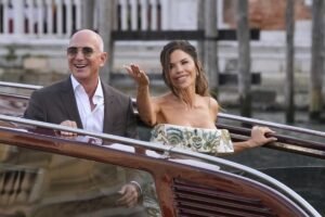 jeff bezos amazon boda venezia protestas