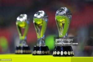 MEXICO CITY, MEXICO - FEBRUARY 24: Team America displays on the field the last three trophies won prior the 8th round match between America and Cruz Azul as part of Torneo Clausura 2024 Liga MX at Azteca Stadium on February 24, 2024 in Mexico City, Mexico. (Photo by Agustin Cuevas/Getty Images)