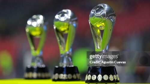 MEXICO CITY, MEXICO - FEBRUARY 24: Team America displays on the field the last three trophies won prior the 8th round match between America and Cruz Azul as part of Torneo Clausura 2024 Liga MX at Azteca Stadium on February 24, 2024 in Mexico City, Mexico. (Photo by Agustin Cuevas/Getty Images)