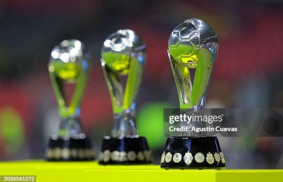 MEXICO CITY, MEXICO - FEBRUARY 24: Team America displays on the field the last three trophies won prior the 8th round match between America and Cruz Azul as part of Torneo Clausura 2024 Liga MX at Azteca Stadium on February 24, 2024 in Mexico City, Mexico. (Photo by Agustin Cuevas/Getty Images)