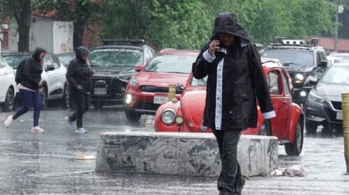 CIUDAD DE MÉXICO, 22ABRIL2026.- Continúan las lluvias en la capital, generando afectaciones viales, encharcamientos y complicaciones para peatones y automovilistas en distintos puntos de la ciudad.
FOTO: CAMILA AYALA BENABIB / CUARTOSCURO.COM