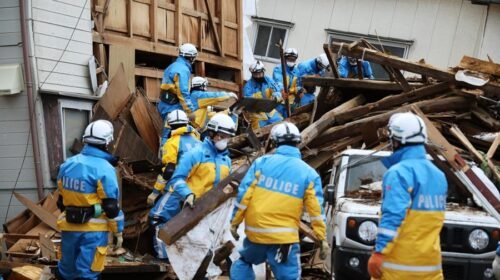 Wajima (Japan), 03/01/2024.- Rescue workers search for missing people inside houses collapsed by a strong earthquake, in Wajima, Ishikawa Prefecture, central Japan, 04 January 2024. The Ishikawa Prefecture Government announced that 78 people were killed and 25 missing following a magnitude 7 earthquake (the USGS listed the earthquake as 7.5 magnitude) which occurred on 01 January. About 33,000 residents in Ishikawa Prefecture have evacuated to 355 makeshift evacuation centers. According to Hokuriku Electric Power Company, about 33,900 homes lost electricity in the prefecture. (Terremoto/sismo, Japón) EFE/EPA/JIJI PRESS JAPAN OUT EDITORIAL USE ONLY/