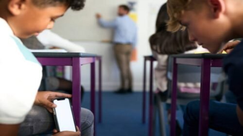 uso celulares escuelas sheinbaum sep maestros