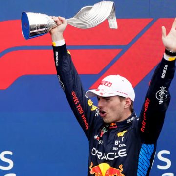 Max Verstappen logra su sexta victoria en la temporada de Fórmula 1; “Checo” Pérez abandona carrera