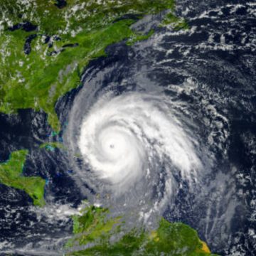Huracán Beryl se convierte rápidamente en categoría 3; pronostica SMN baja peligrosidad para México